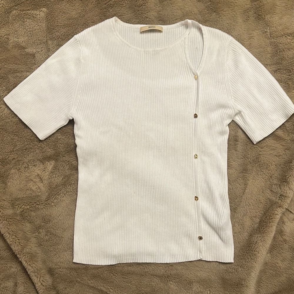 Cute White Ribbed Button-Detail Top